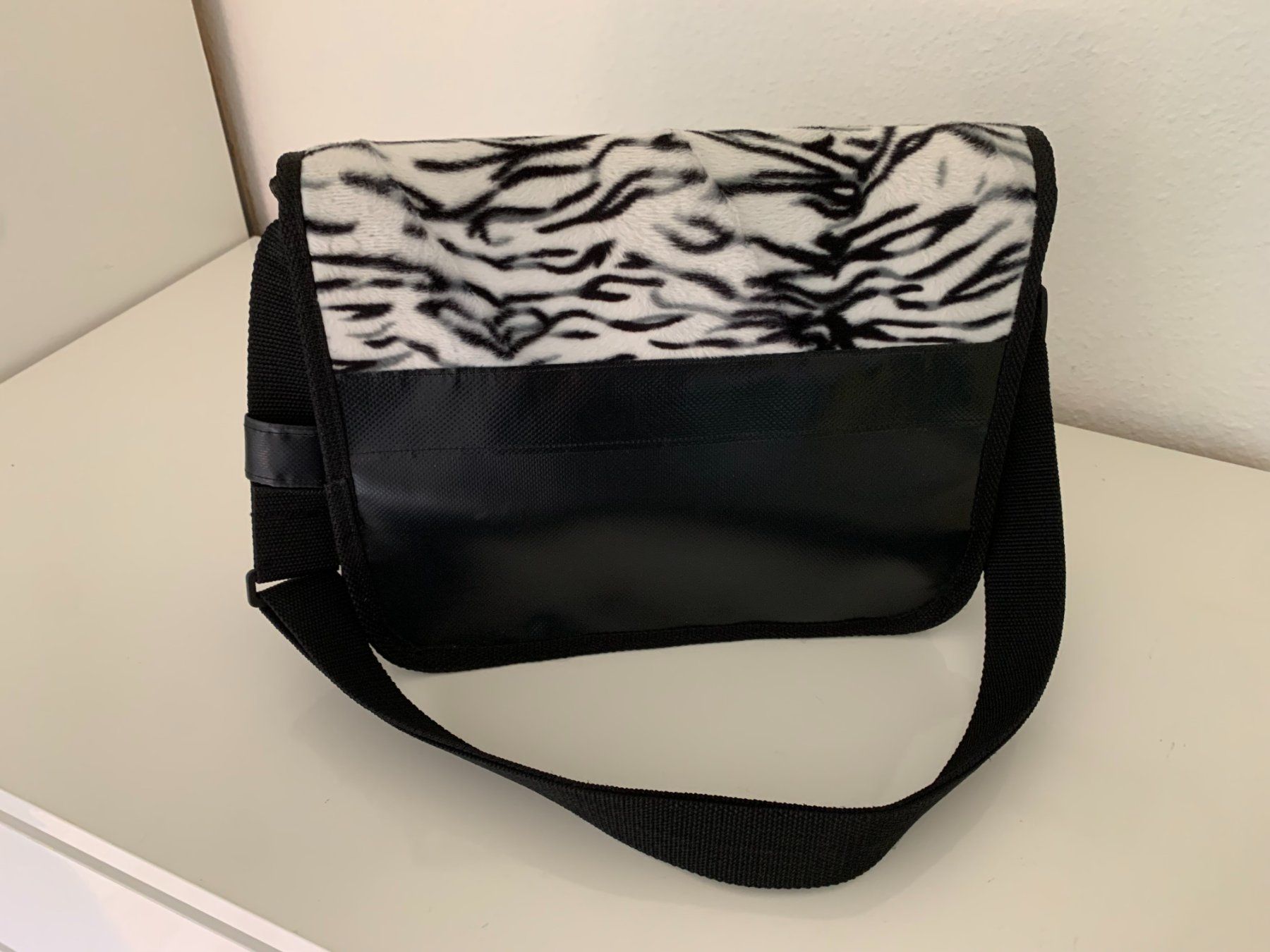 Borse da donna: Blachentasche mit Tierprint Stoff, Handarbeit, NEU – Nuovo (secondo la descrizione) da Worb venduto da farben20zauber 1