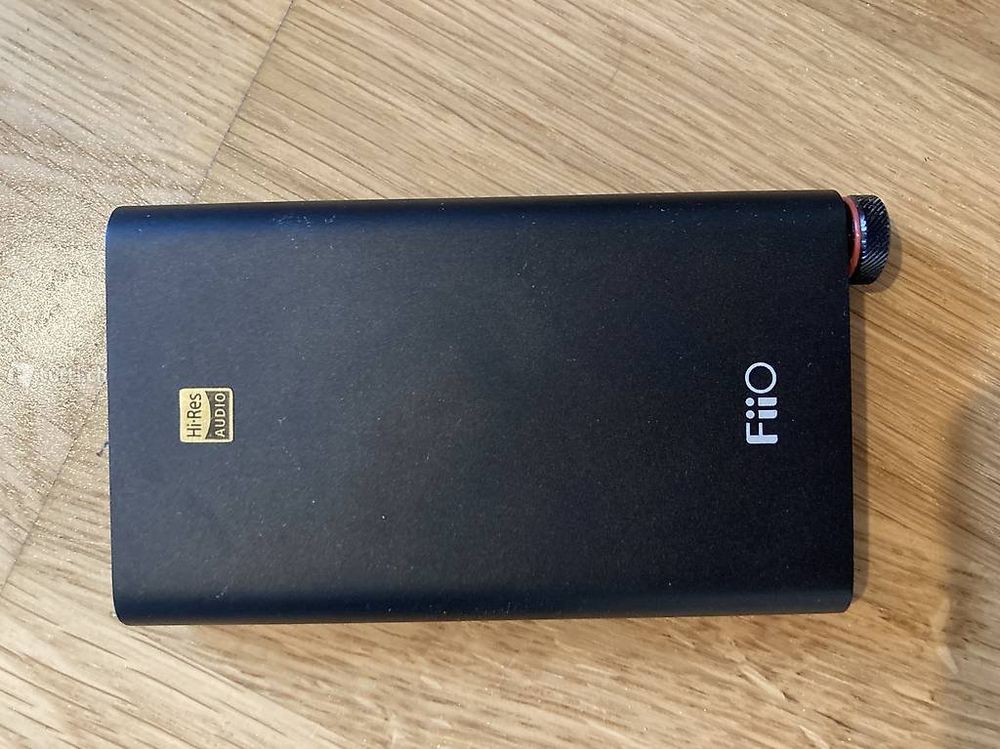 TUFF LUV Custodia In Similpelle Per FiiO Q1 Mark II (FQ1222) – Nero, Con Fessure Per Micro SD E Clip Da Cintura Incluso - 2