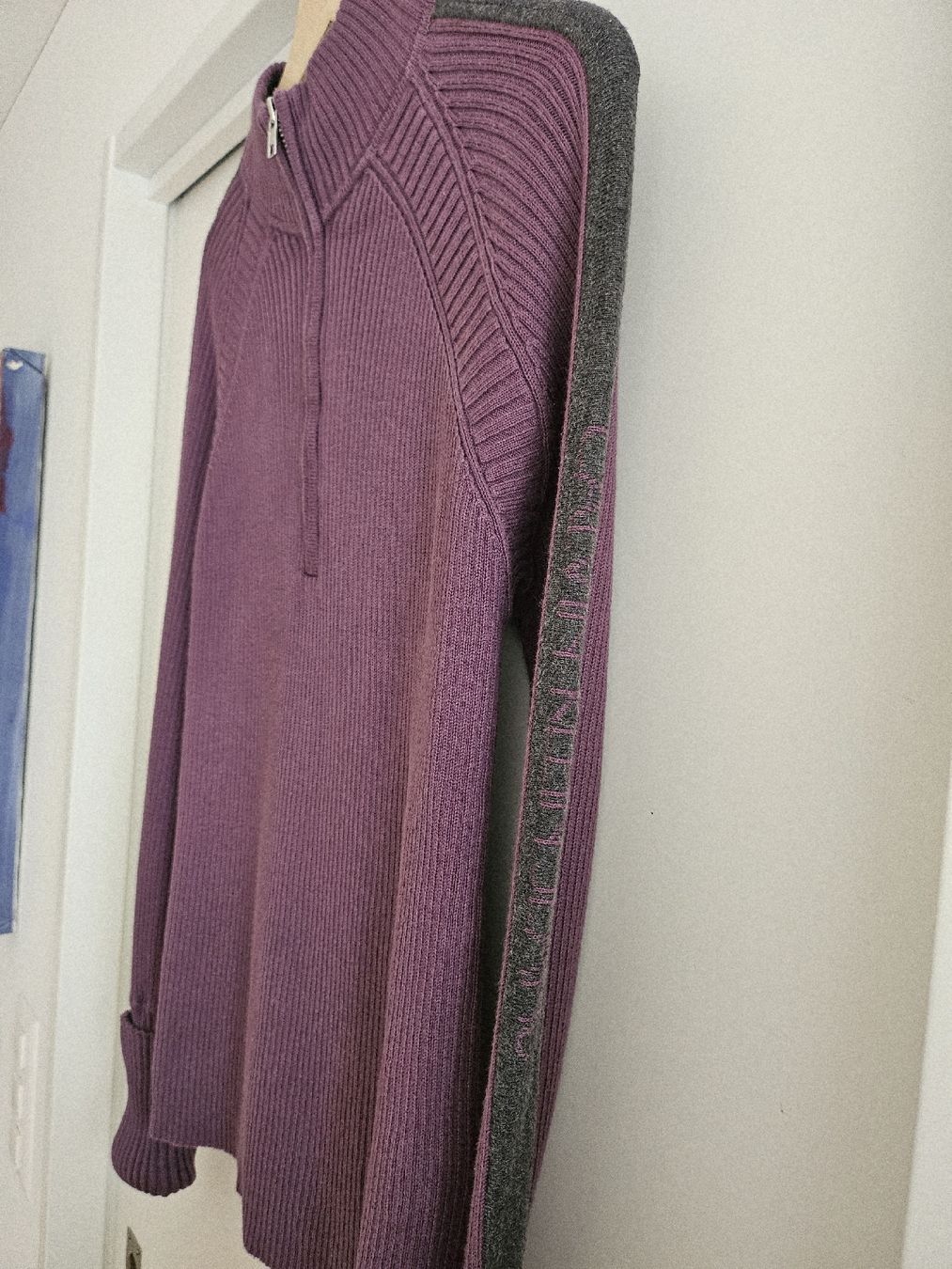 Calvin Klein Maglioni & Felpe: Calvin Klein Lilac Pullover in Large L/XL – Usato da Kilchberg ZH venduto da Thrift_Shop 5