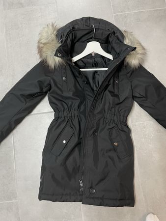 Winterjacke Only schwarz mit Kapuze Grösse 158/13 Jahre