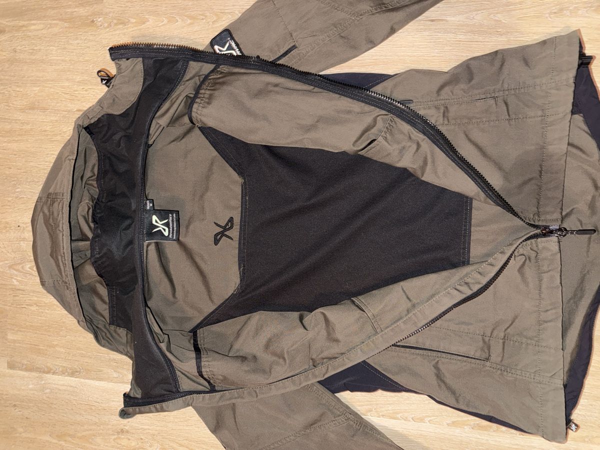 RevolutionRace Giacche: RevolutionRace Damen Jacke – Usato da Triesenberg venduto da elfchen96 1