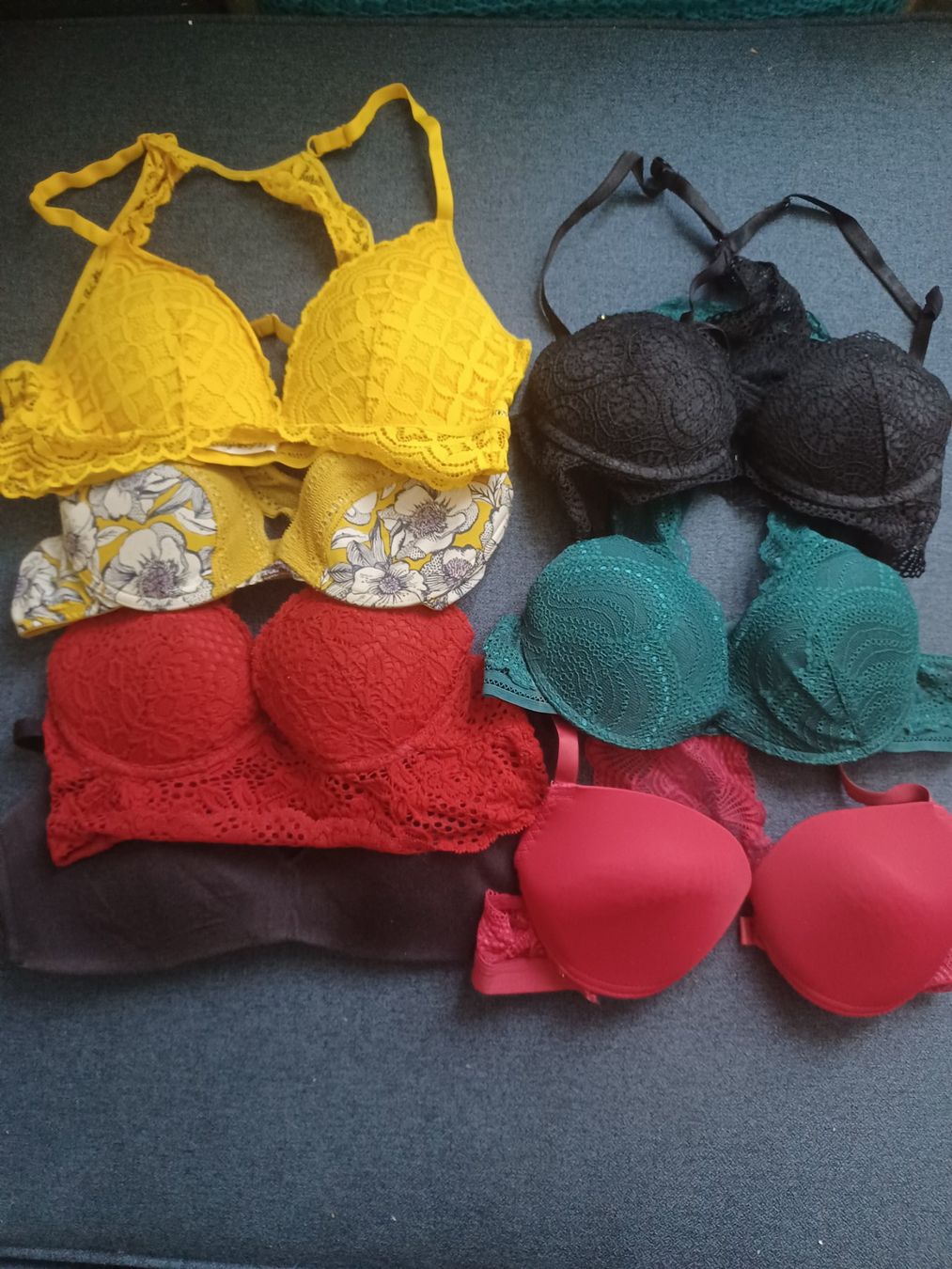 Altra biancheria intima: Lot soutien gorge – Usato da Fribourg venduto da EmiliePixelle89