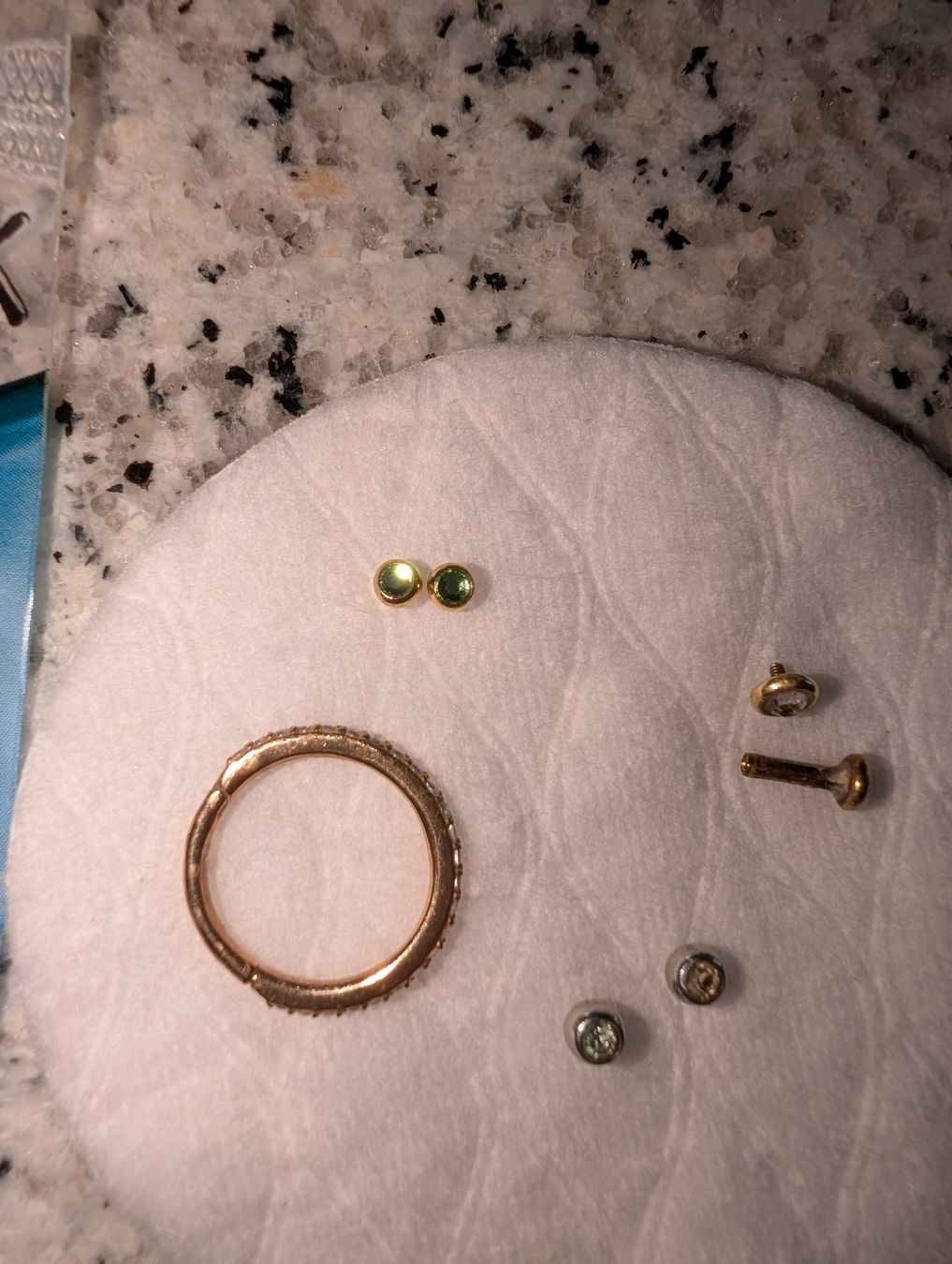 Bijoux piercing: Ohrstecker – D'occasion à St.Gallen par Youfariemurad90 3