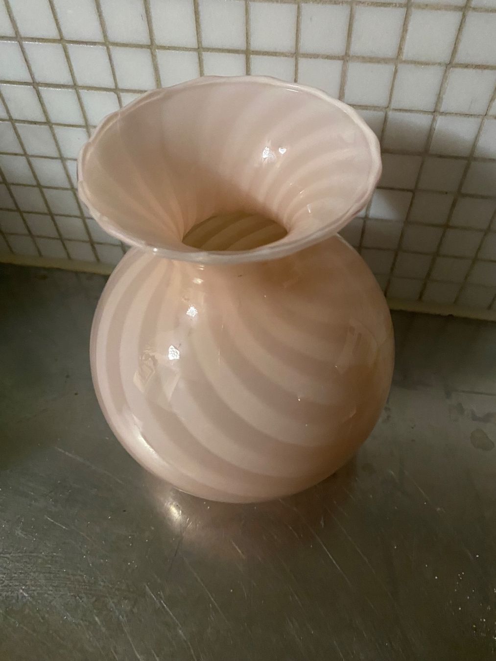 Murano Vasi & Recipienti: Wunderschöne Murano-Vase  Wirbelmuster, rosa gestreift 60er – Usato da Solothurn venduto da BORGHAGEN 9