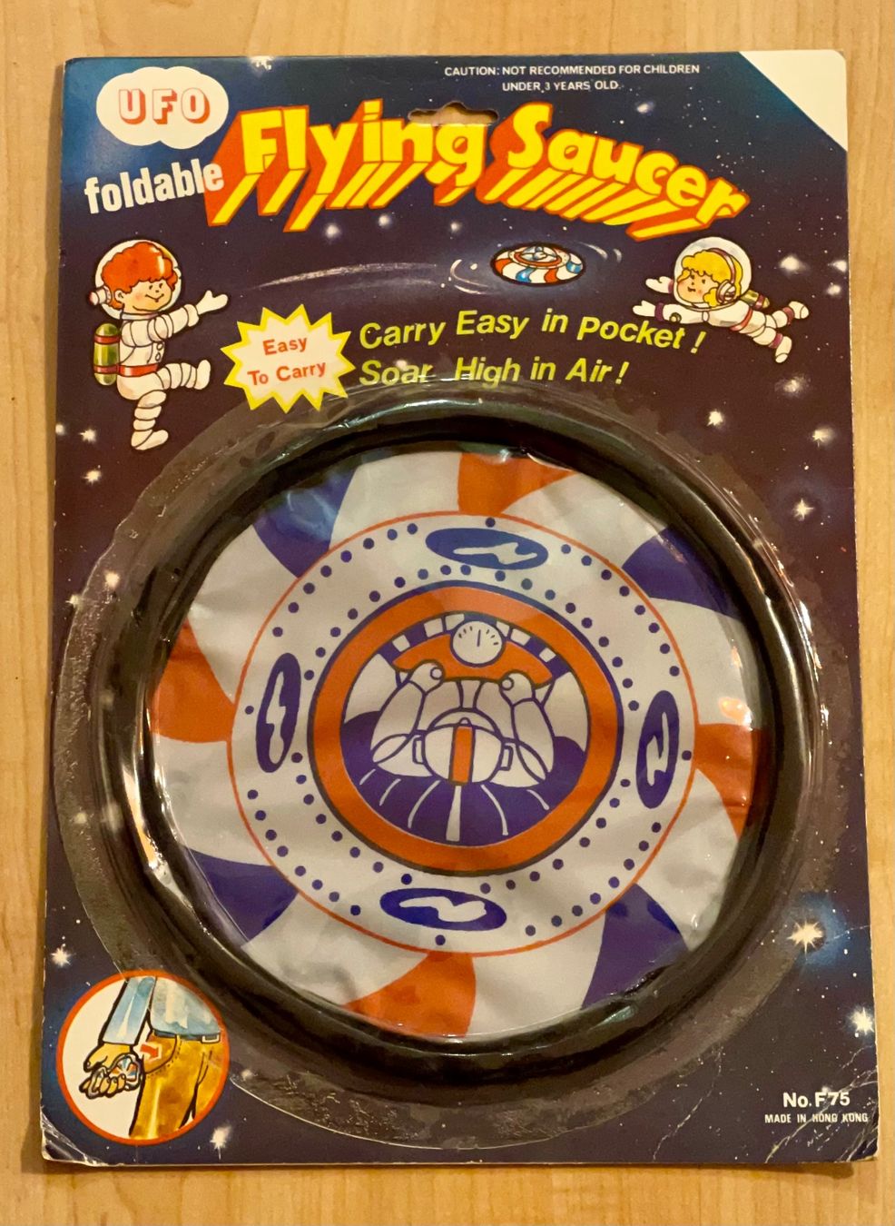 Spielzeuge: Vintage Flying Saucer Frisbee – Neu und originalverpackt aus Gümligen von VIN-TAGE-ZONE