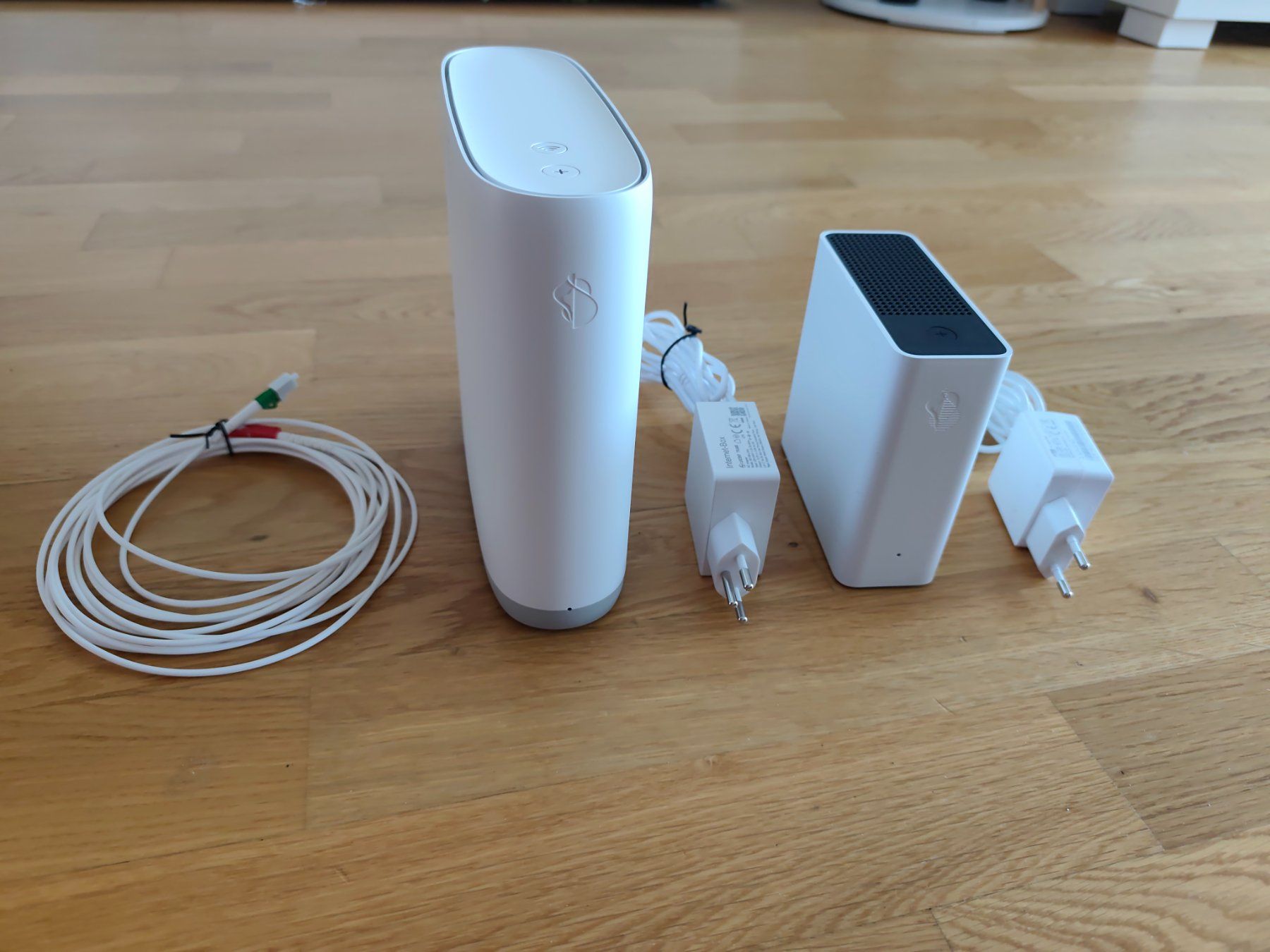 Swisscom Modems & Router: Perfektes Swisscom Set - Internet Box 5 pro + WLAN Box – Gebraucht aus Berikon von Bulle