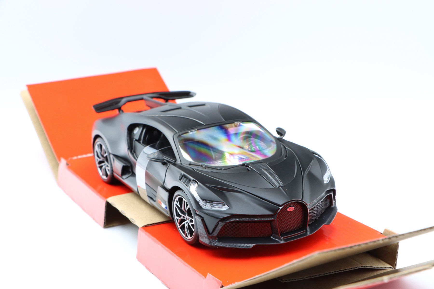 Bugatti Modellini d'auto: Bugatti Divo 2018 1:24 Maisto – Nuovo e nell'imballaggio originale da Bühl b.Aarberg venduto da modelldiecast 7