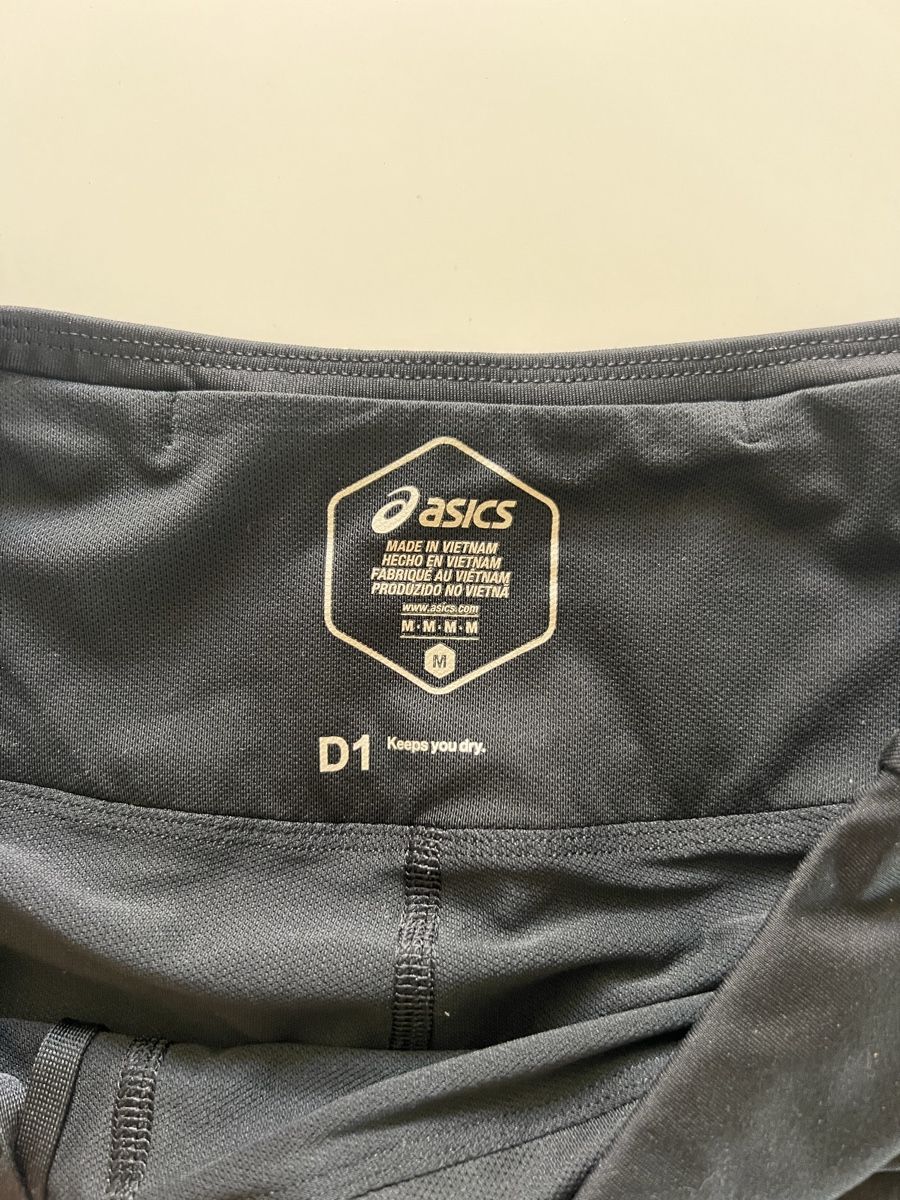 Asics Pantalons: Asics Shorts – D'occasion à Zürich par caro.ha. 3