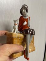 Antique Porzellan Figur Frau mit Hund .Jahr 1930