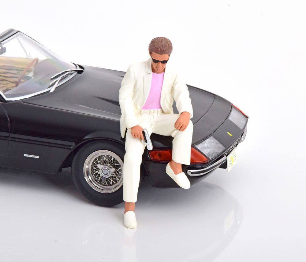 Ferrari Modellini d'auto: FIGUR SUNNY SITZEND 1:18 WEISS – Nuovo e nell'imballaggio originale da Suhr venduto da Moebelsiralfred