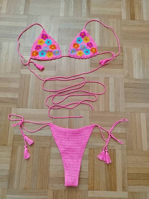 Tezenis Costumi da bagno & Bikini: Costume, Bikini Tezenis ricamato floreale – Nuovo (secondo la descrizione) da Davesco-Soragno venduto da Mia_sii