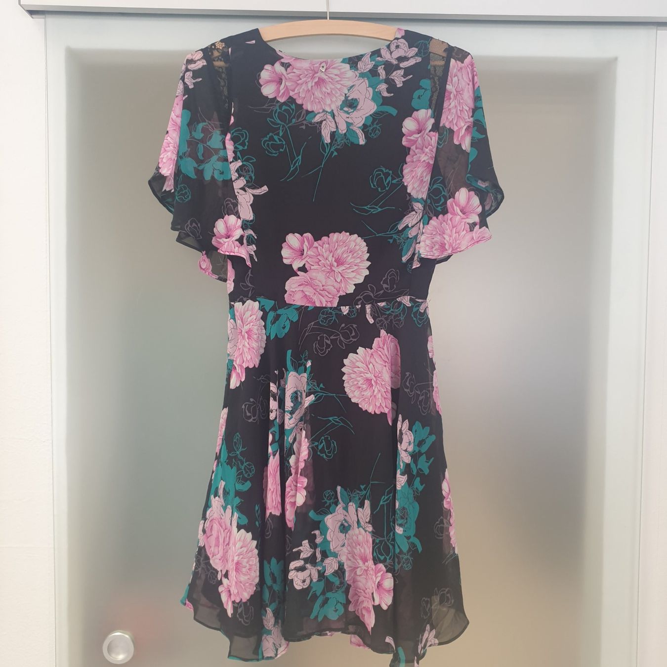 Guess Robes: Sommerkleid Guess – Neuf (Voir description) à Zofingen par siana.m 1