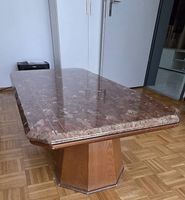 Tavolo in pietra vulcanica con filamenti oro