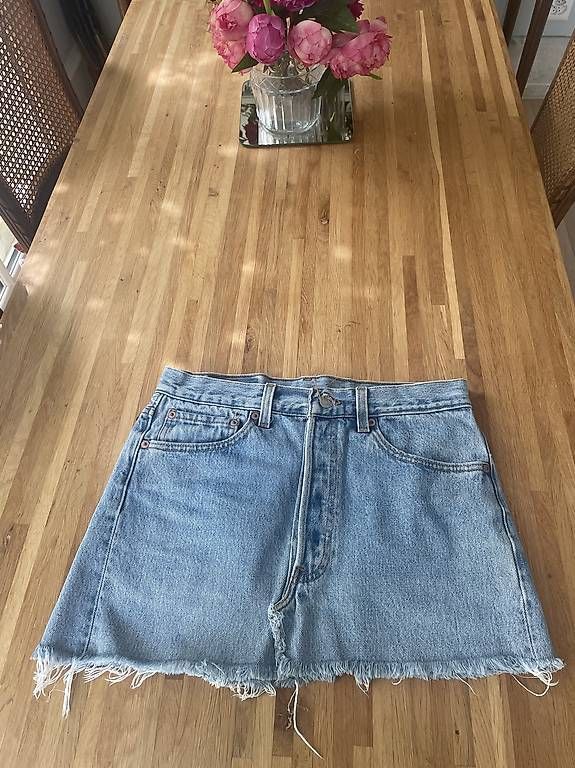 Jupes: Levi's mini jupe jeans  – D'occasion à Troinex par nadinebmichaelson 2