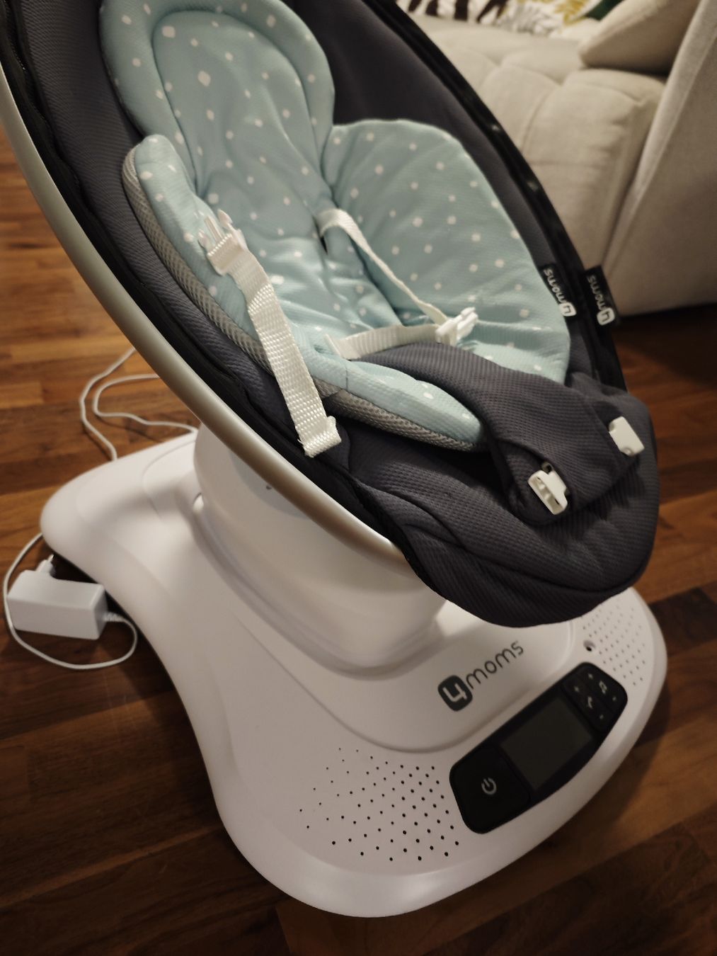 4moms Sdraiette & Sdraiette a dondolo: 4moms MamaRoo Babywippe grau  – Usato da Chur venduto da Edina1994 3