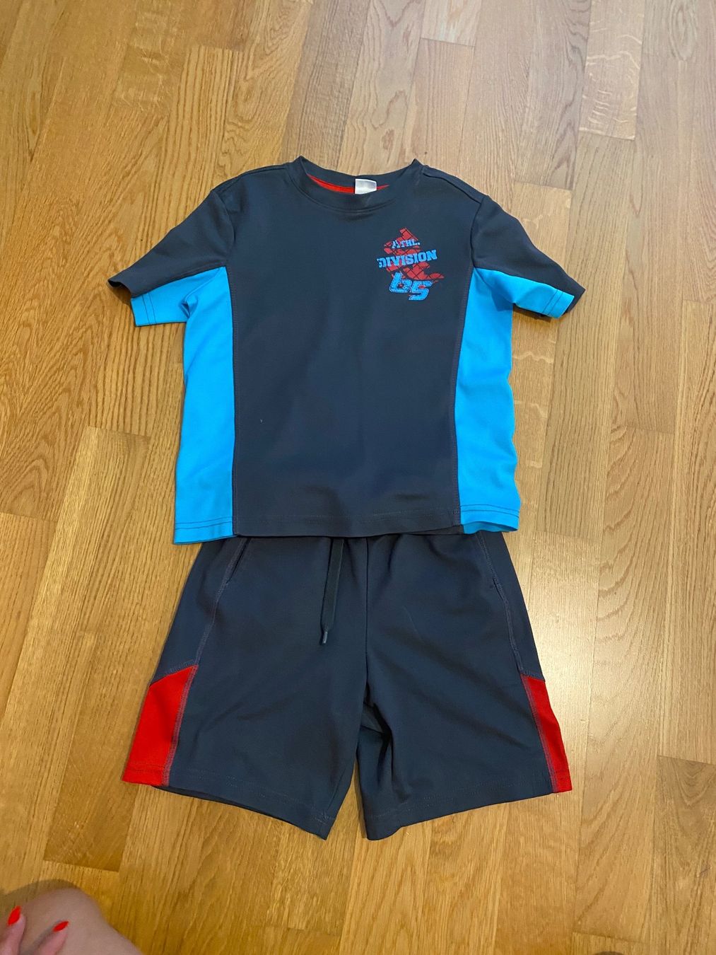 Lotti & Set di vestiti: Turnsachen Gr. 116 – Usato da Winterthur venduto da Baby117 2