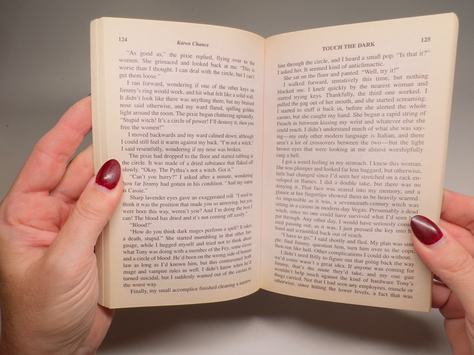 Bücher: NOVEL: Karen Chance, Touch the dark – Gebraucht aus Grosswangen von English_books 5
