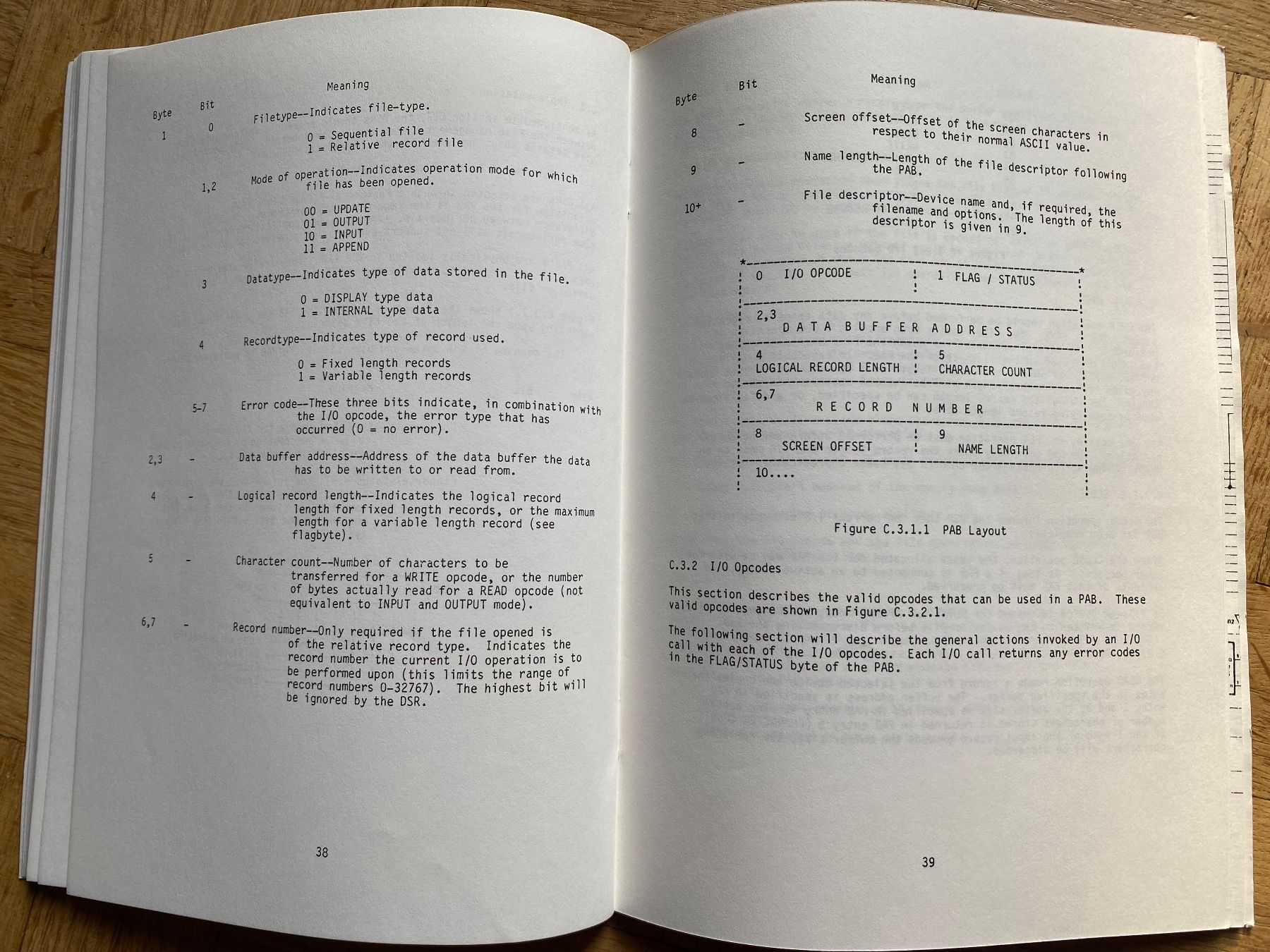Libri: Texas Instruments TI-99/4A Konsole - Technische Daten – Usato da Adliswil venduto da synchrot 2