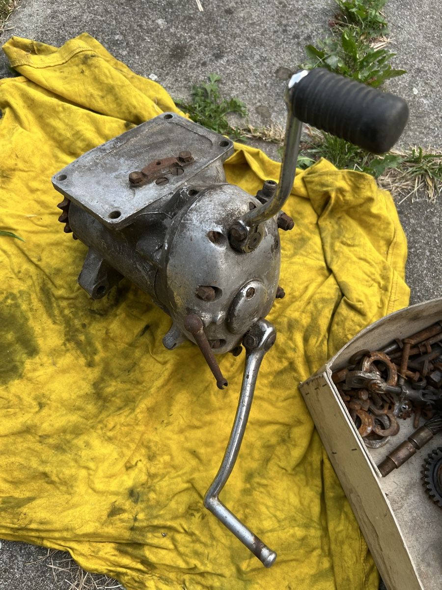 Triumph Tutti i ricambio per moto: Oldtimer Motorrad Getriebe BSA Triumph und andere Teile – Usato da Theilingen venduto da ovi123 4