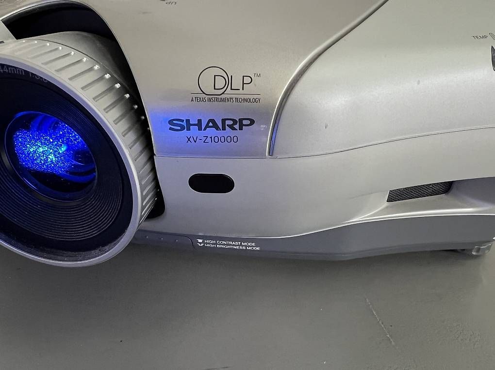 Sharp Proiettori: Sharp  XV-Z10000 DLP Beamer – Usato da Winterthur venduto da docman1966 2