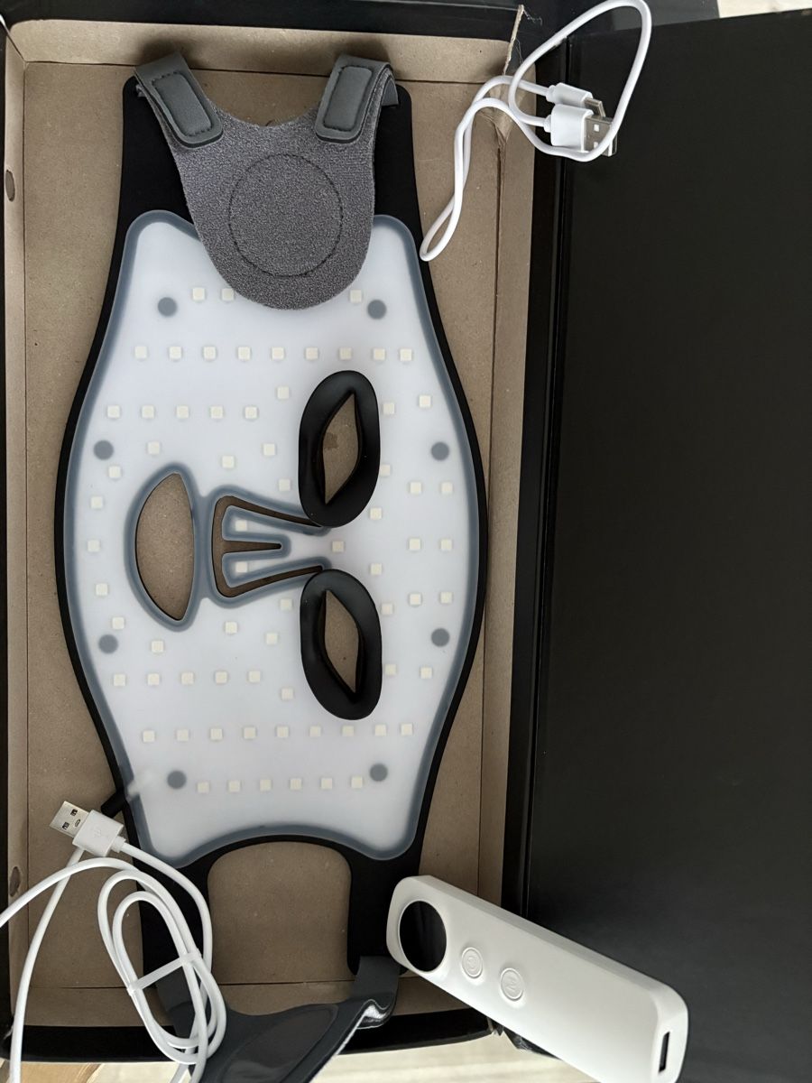 Medizinische Geräte: LED Gesichtsmaske Luma One – Neu (gemäss Beschreibung) aus Aesch ZH von kim_nl56