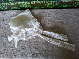 Wunderschönes, antikes, Spitzen-Häubchen für Puppen