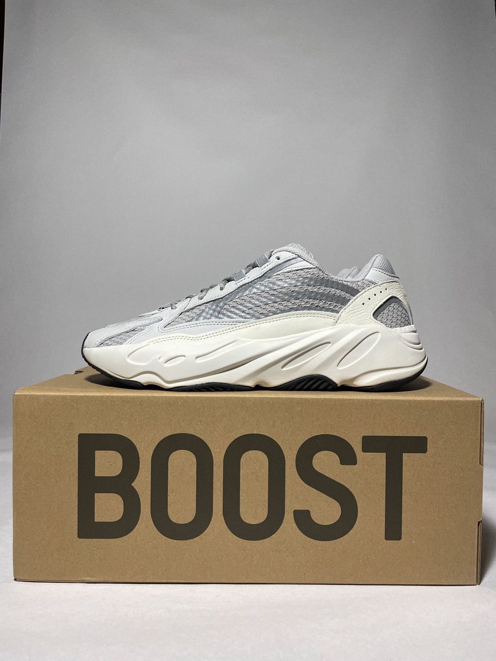 Adidas Scarpe da uomo: Adidas Yeezy Boost 700 v2 Static 2022 44 2/3 – Nuovo e nell'imballaggio originale da Freidorf TG venduto da kickznlacez