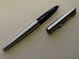 Parker 45 Flighter Füllfederhalter – Vintage Edelstahl