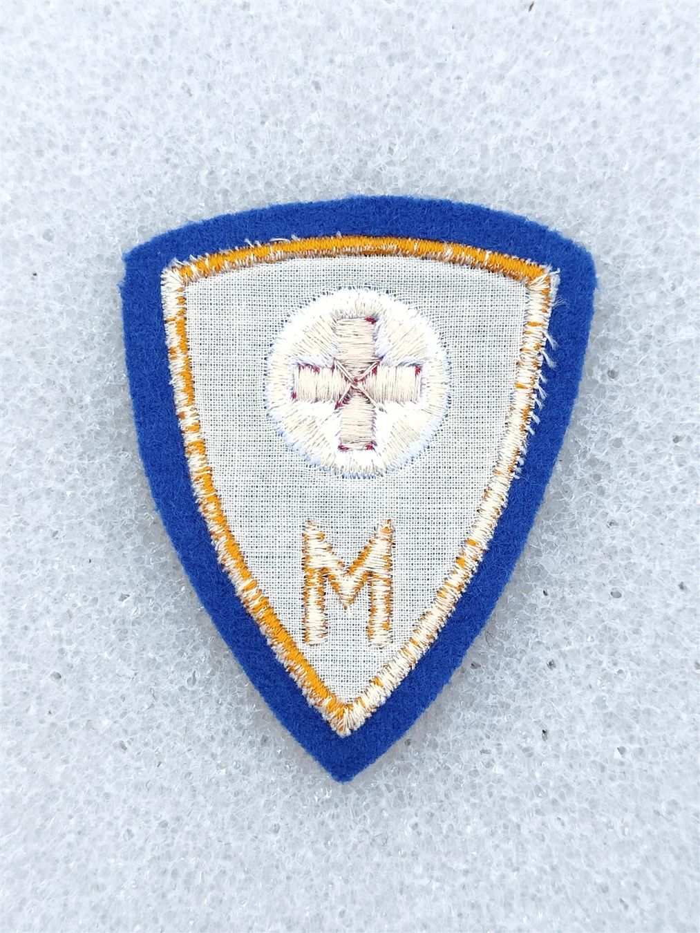 Placchette & Badge: Abzeichen Sanitätsmaterialsoldat 1972 V2 – Usato da Bauma venduto da SwissMilitaria 1