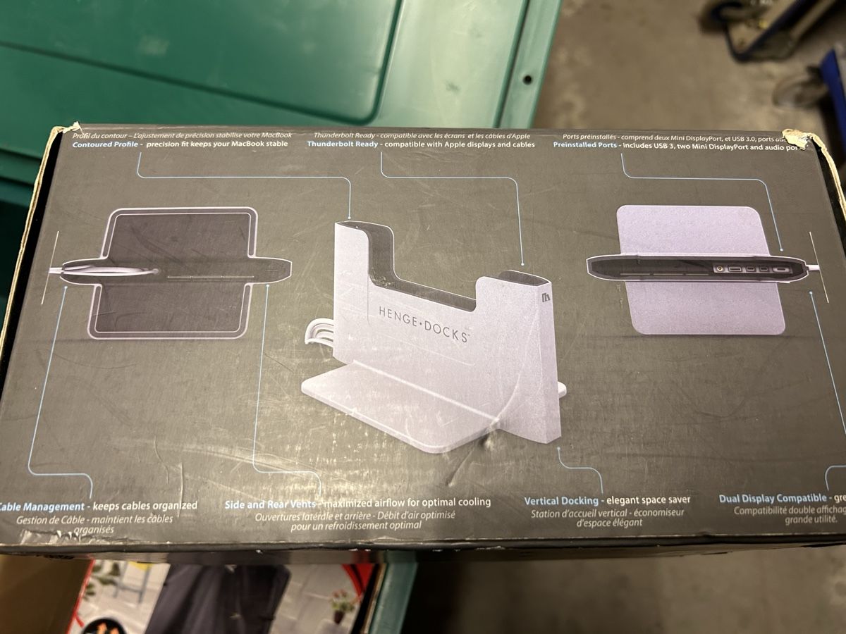 Docking station: Henge Docks Vertical Docking Station MacBook Pro 13" – Usato da Zürich venduto da jasmin011 2