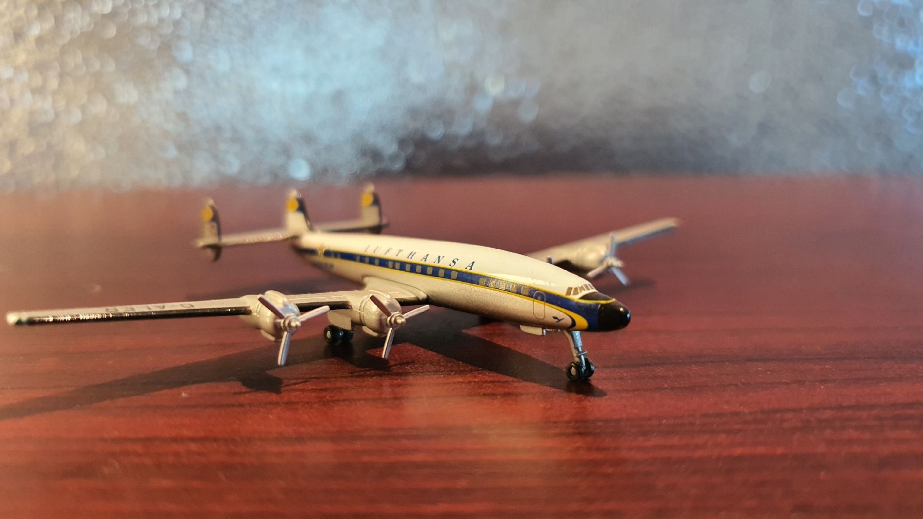 Herpa Kit di modellismo & Modellini statici: HERPA LUFTHANSA LOCKHEED L 1649A SUPER STAR 1:500 – Usato da Männedorf venduto da Modellbau-wyss 2