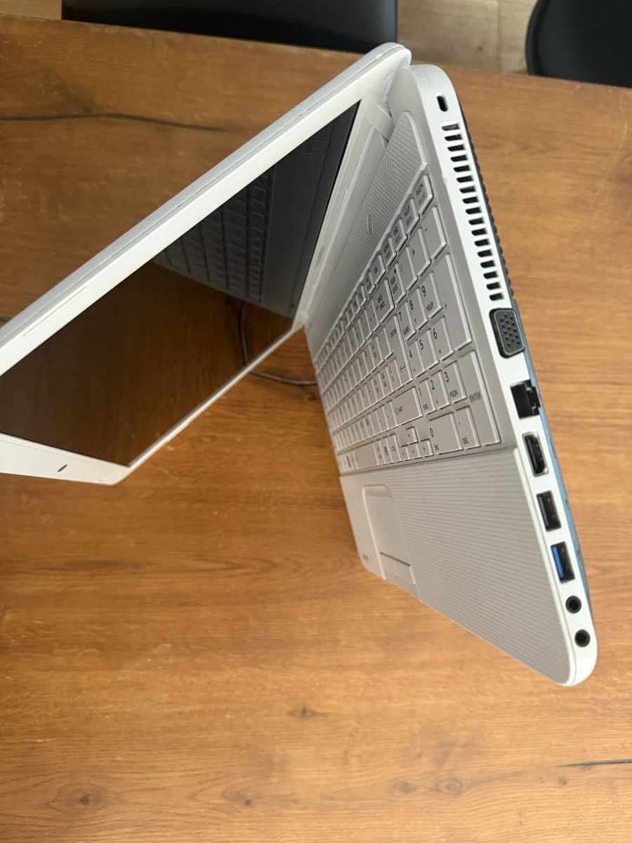 Toshiba Notebook: Toshiba Satellite C855-19M – Difettoso da Riddes venduto da pan_jbg8 3