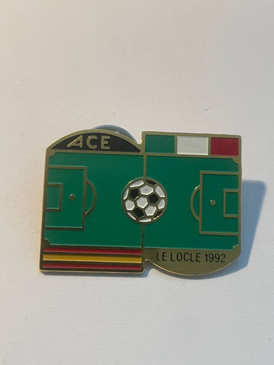 Plaketten & Abzeichen: 137. Pin - ACE Le Locle – Gebraucht aus Luzern von Irek 1
