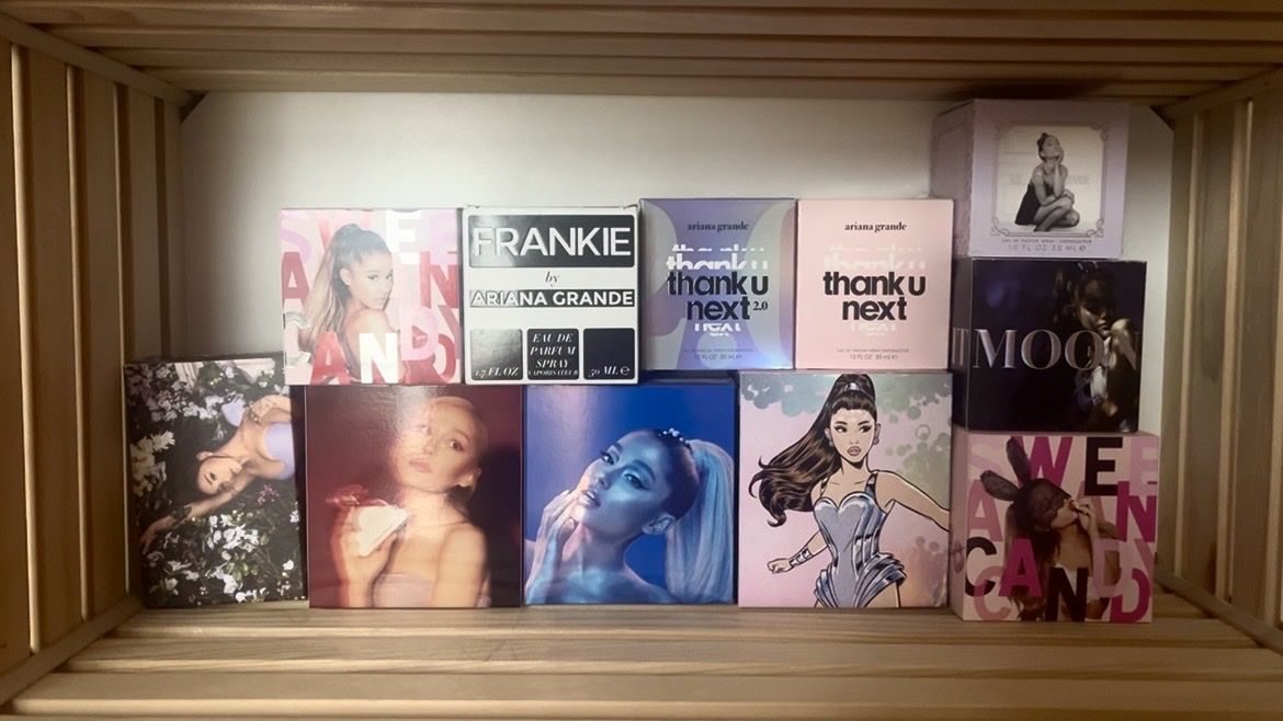 Parfum & Eau de Toilette: Ariana Grande - Boîtes de parfums VIDES – Gebraucht aus Villars-sur-Glâne von maeva_polesports