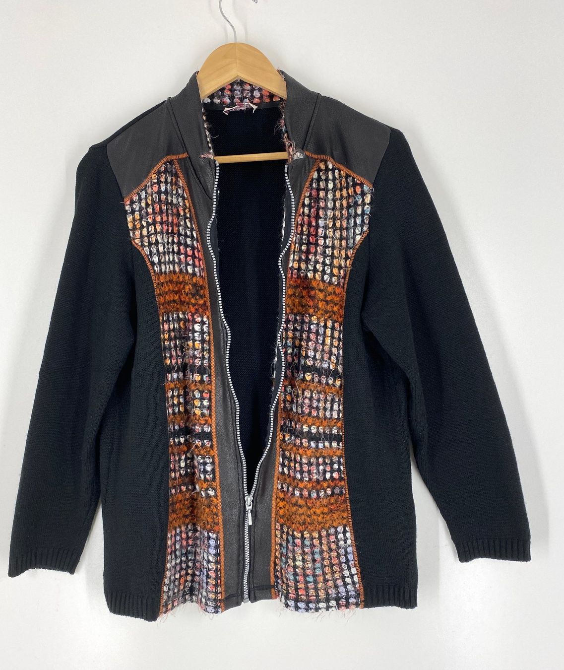 Giacche: Strickjacke mit Reissverschluss, Grösse 42 – Usato da Mülligen venduto da Chleeblatt1941