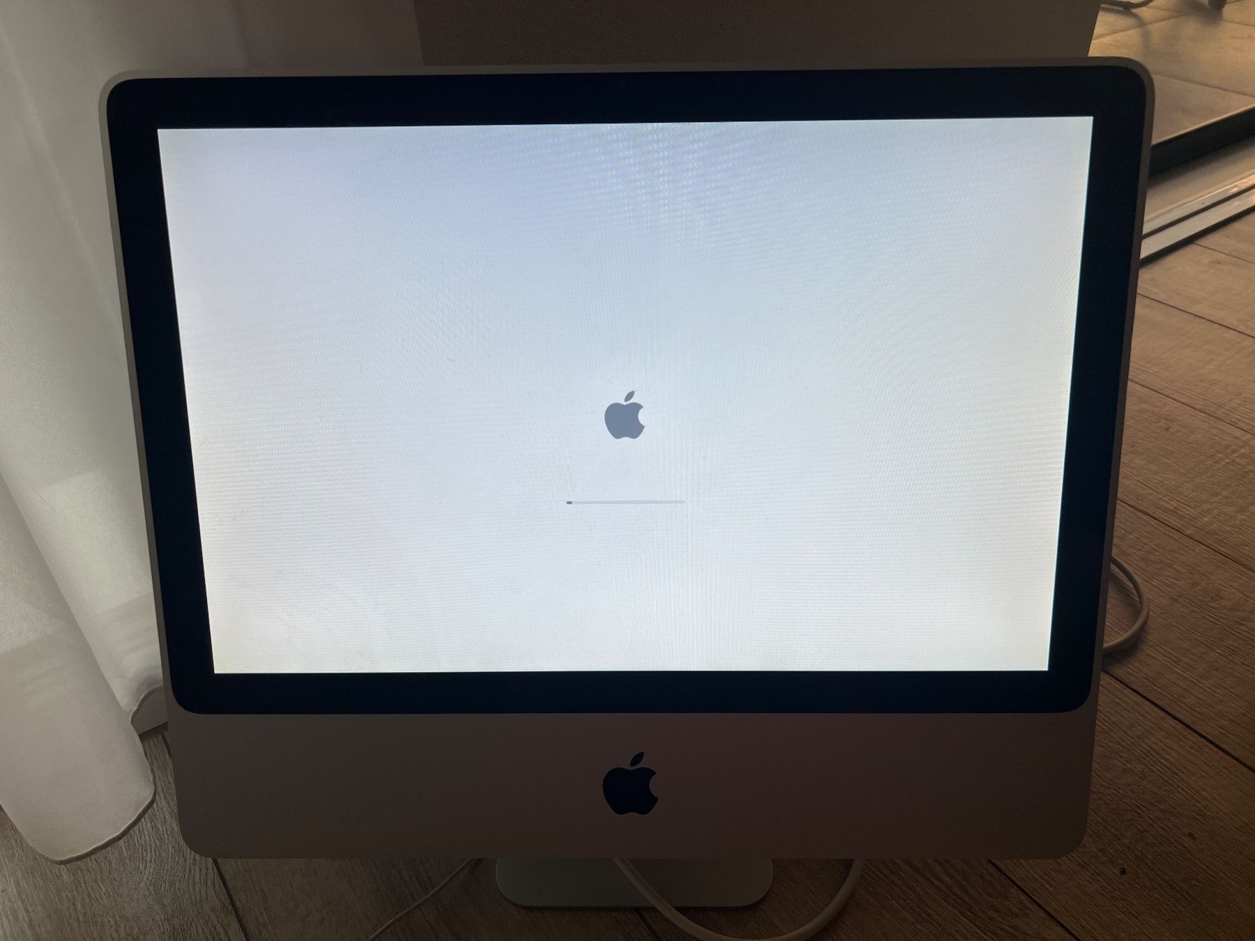 Apple PCs: Écran Apple IMAC 20 Core 2 + clavier – Défectueux à Epalinges par luc_25zt 1