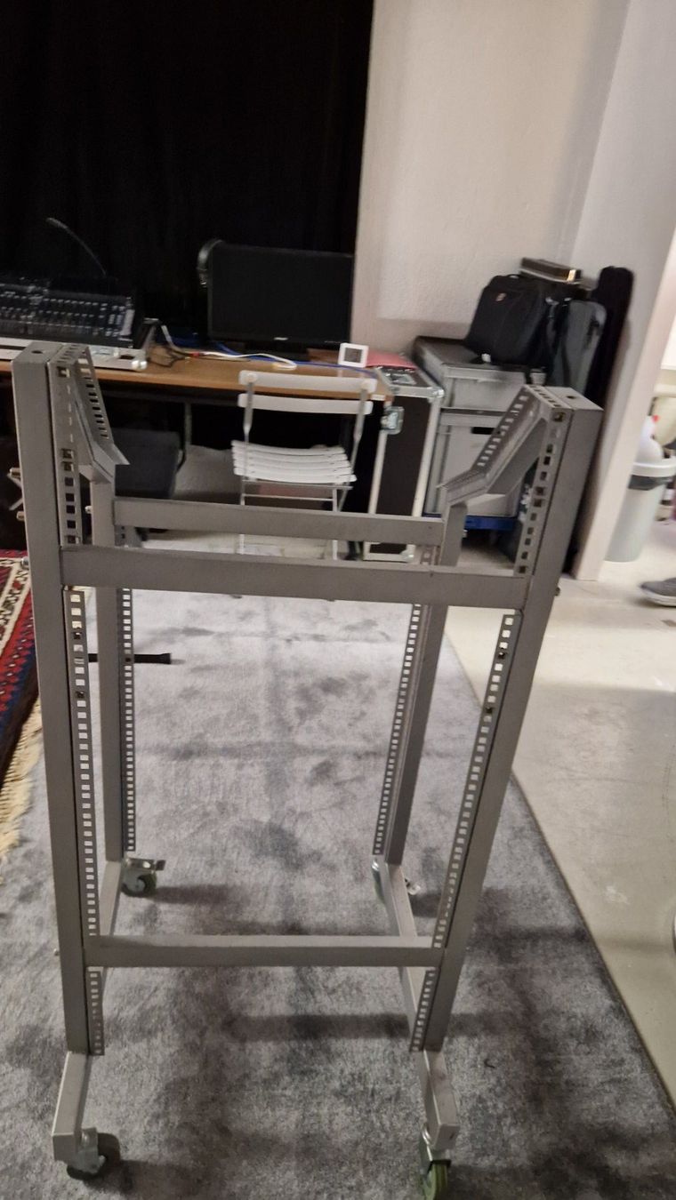 Altri accessori: Rack 19 Zoll Gestell offen – Usato da Zürich venduto da luckyluke.zh 1