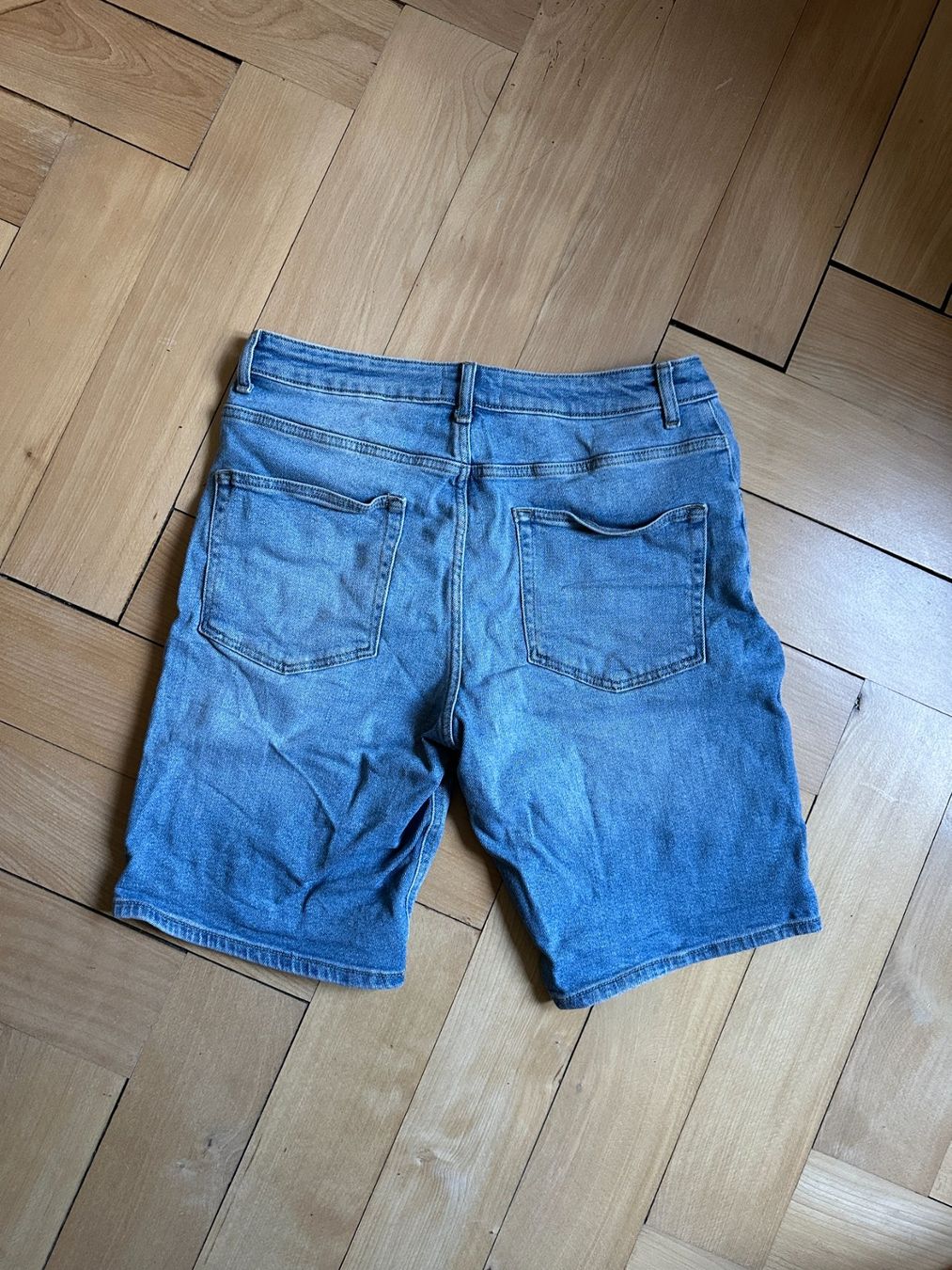 Asos Jeans: ASOS - Jeansshorts hellblau W32 – Usato da Zürich venduto da Diazaio 1