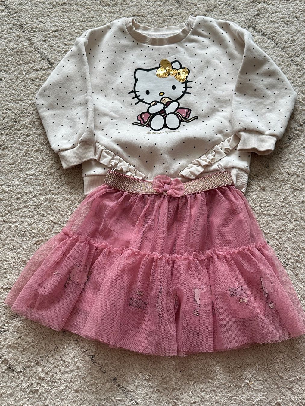 Hello Kitty Kleiderpakete & -sets: Hello Kitty Baby Set 92/98 – Gebraucht aus Zürich von