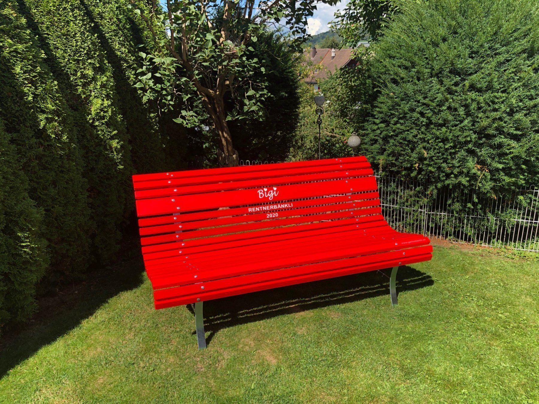 Panchine: Das klassisch rote Gartenbänkli – Nuovo e nell'imballaggio originale da Weiningen TG venduto da gartenbaenkli 2