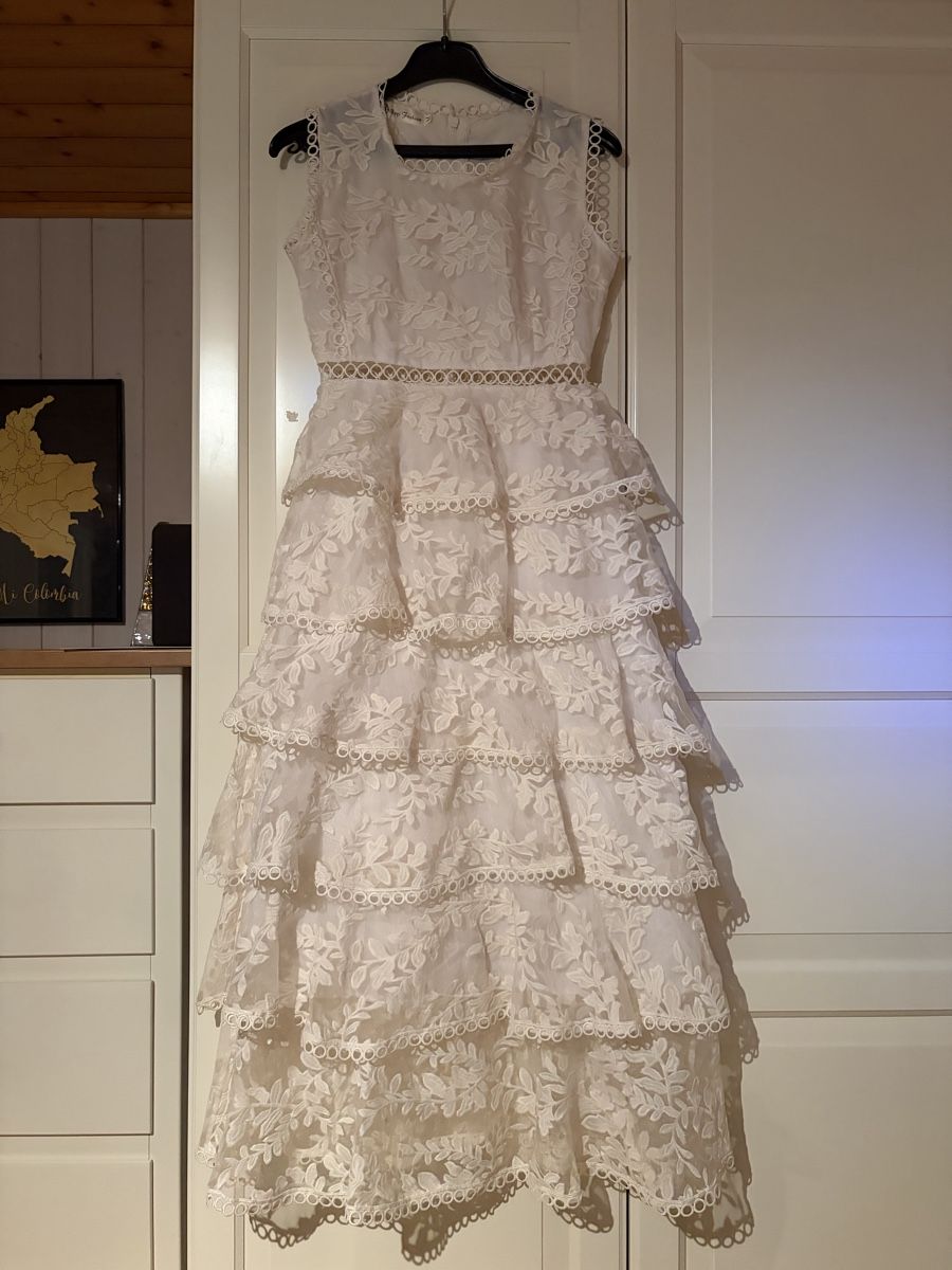Vestiti: Elegant Embroidery Midi Dress – Usato da St.Josefen venduto da lop_lh8d 2