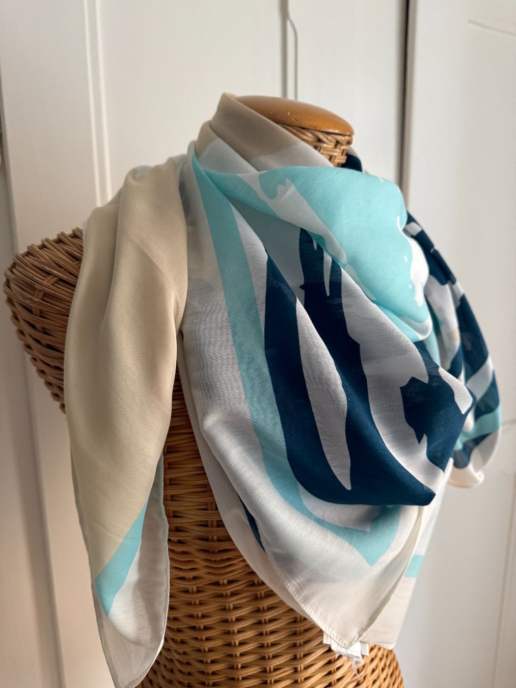 Tom Tailor Foulard & Sciarpe: TOM TAILOR - Tuch blau gemustert – Usato da Zürich venduto da Diazaio 1