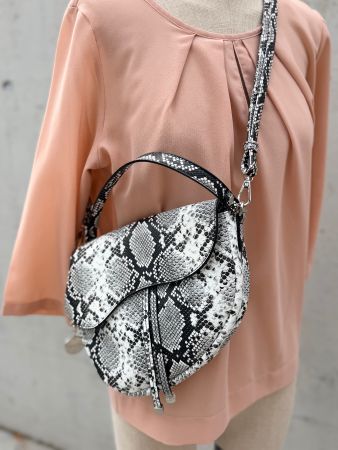 Sac à main motif serpent tendance, parfait pour l'été !