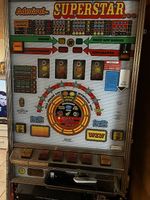 zwei Spielautomaten