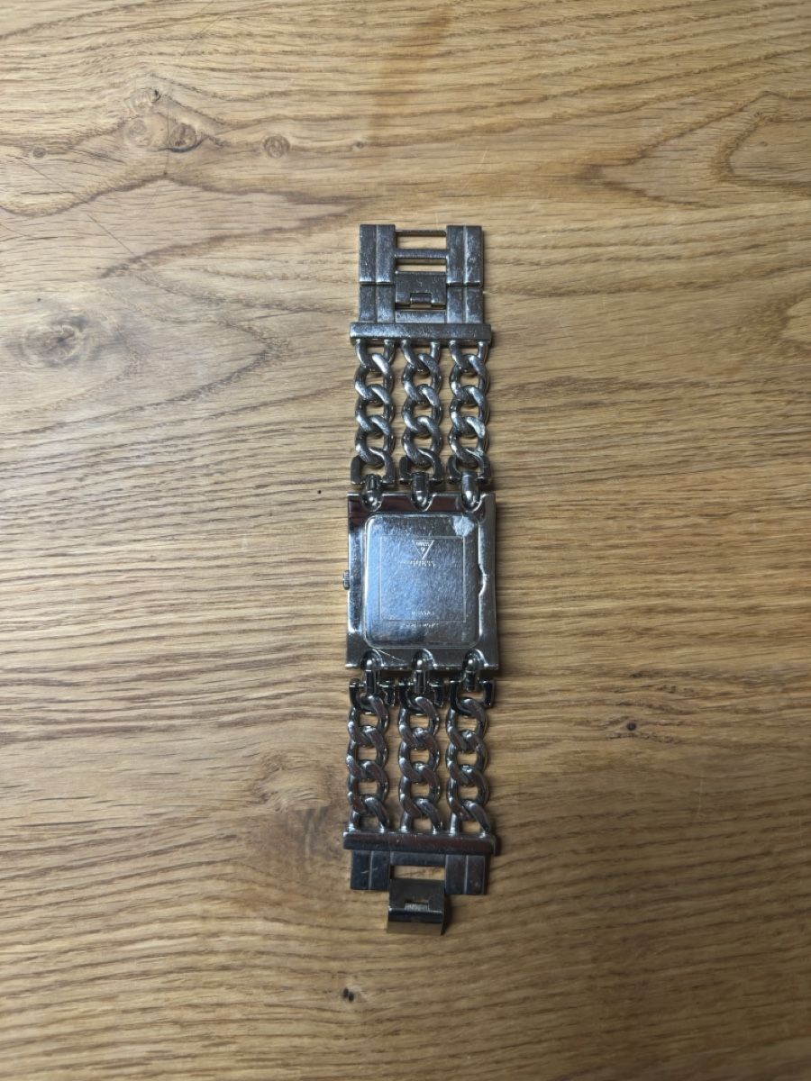 Guess Orologi: Guess Damenuhr Silber – Usato da Wahlen b. Laufen venduto da 1then 1
