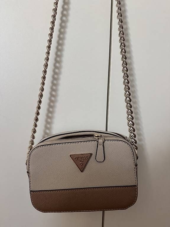 Taschen für Damen: Guess Tasche – Gebraucht aus Oberbüren von mic_j7gj