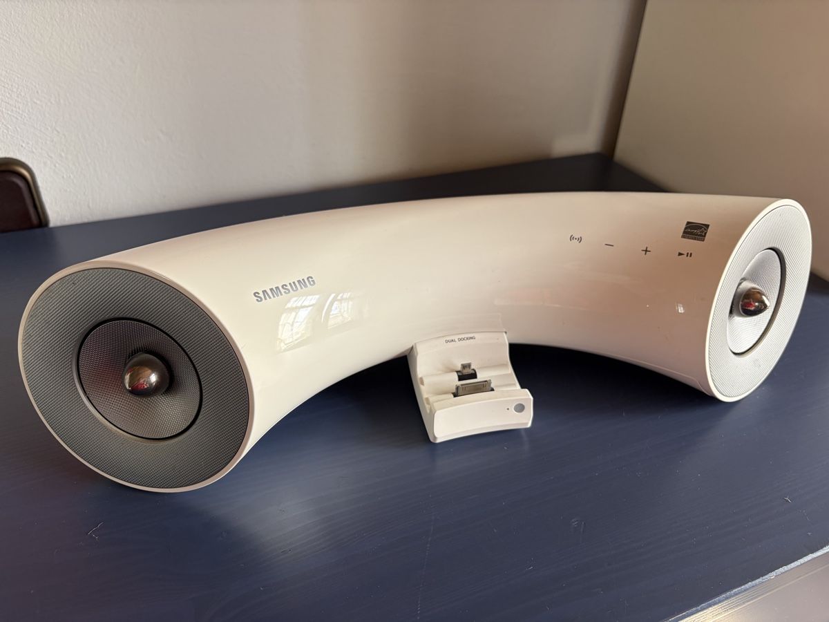 Samsung Docking station: Samsung Lautsprecher weiss mit Dockingstation – Usato da Hauptwil venduto da BernadettS 1