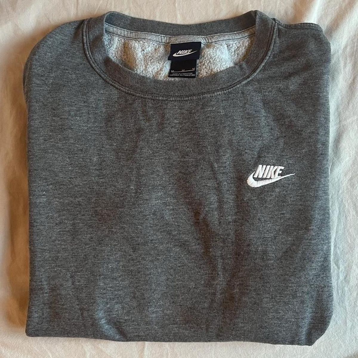 Nike Pullover & Sweatshirts: nike sweatshirt grey – Gebraucht aus Luzern von janine_l