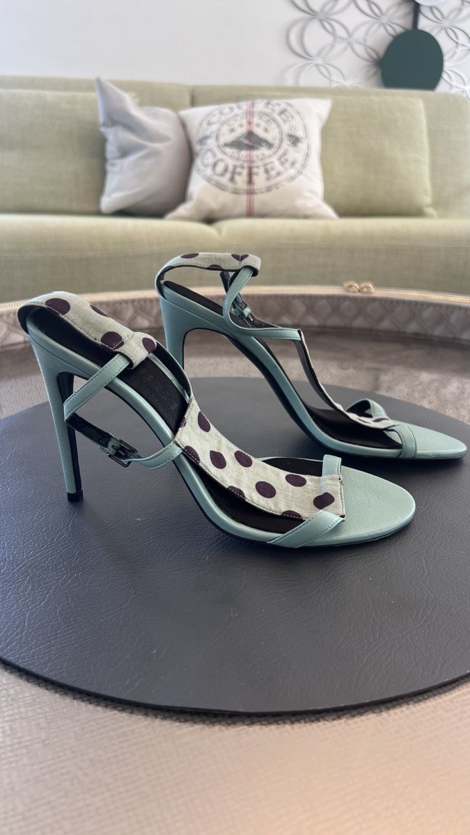 Burberry Scarpe da donna: Burberry Sandals size 38  – Nuovo (secondo la descrizione) da Freienbach venduto da cri_9kly 1