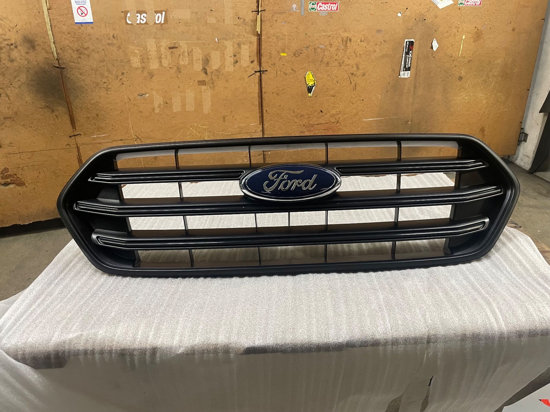 Ford Tutti pezzi di ricambio auto: Ford Transit Custom Kühlergrill 2018 - 2023 NEU – Nuovo e nell'imballaggio originale da Horgen venduto da gogo-30